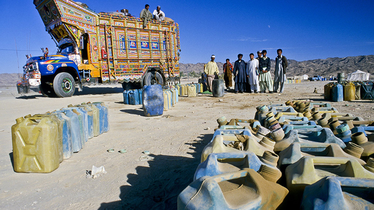 قاچاق بنزین به افغانستان