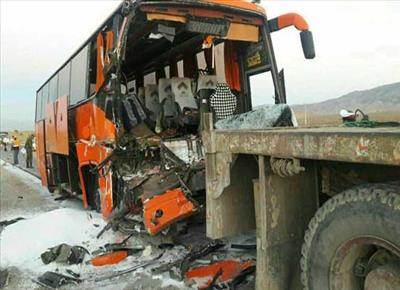 20 کشته در تصادف وحشتناک اتوبوس با تانکر حمل سوخت در جاده کاشان